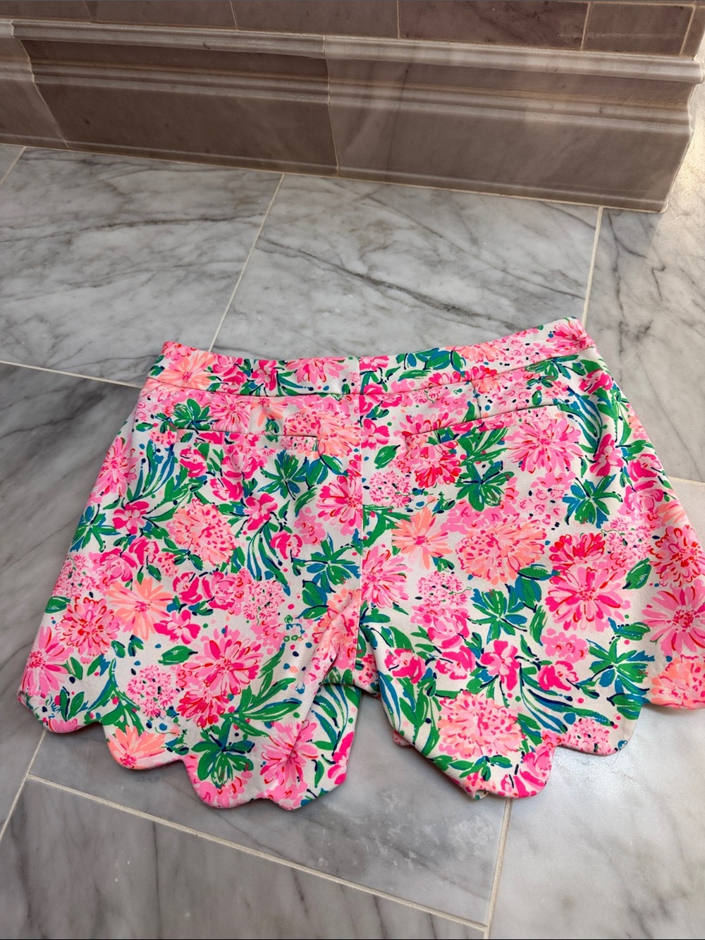 Lilly Pulitzer Pink floral buttercup shorts - Picture 3 of 5